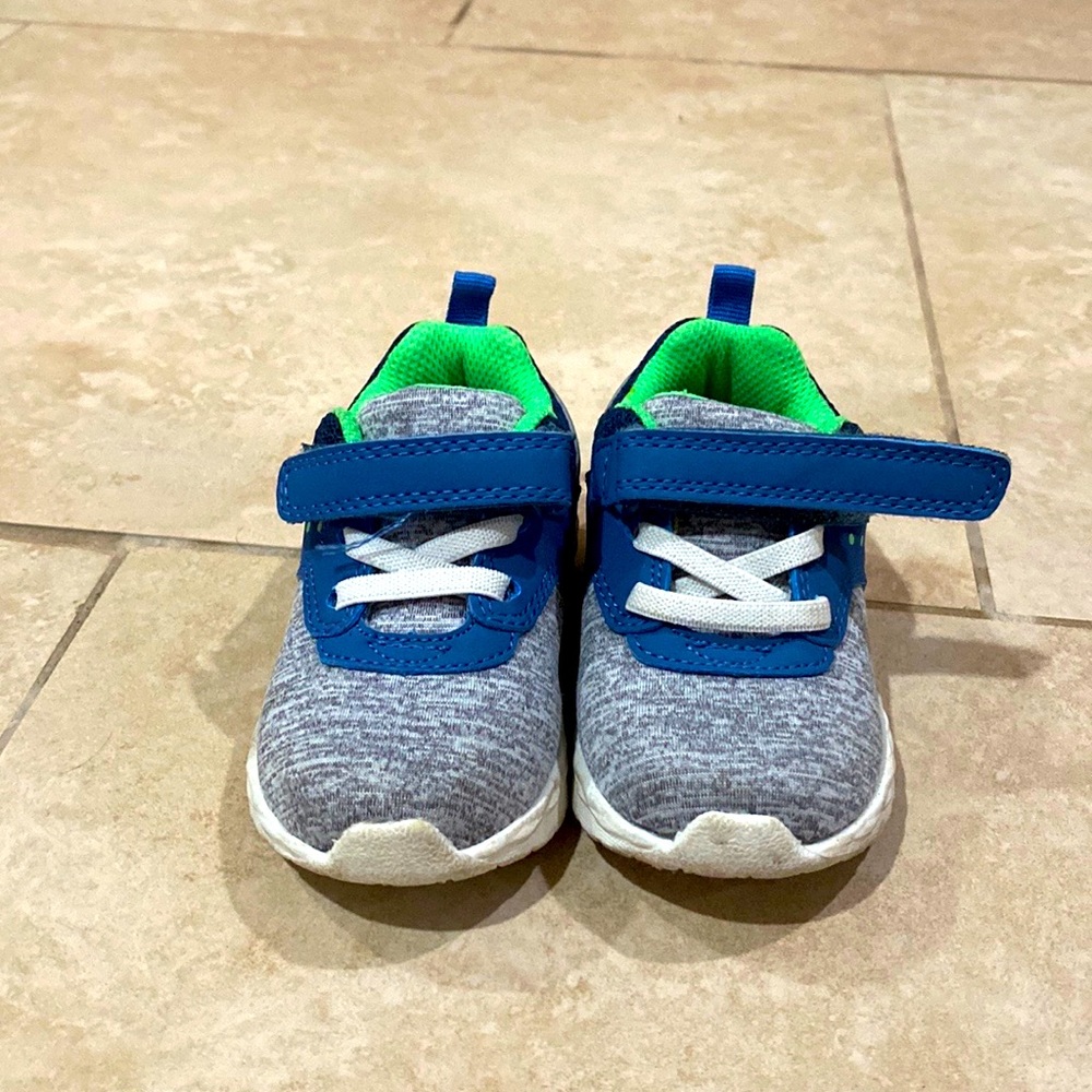 Boy shoes size 5
